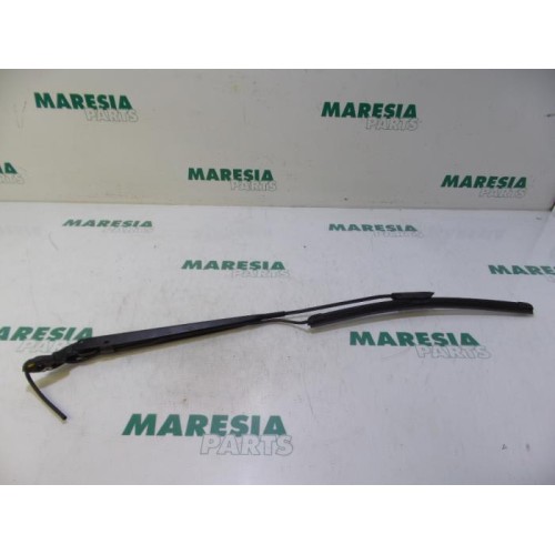 Citroen - C4 Cactus - Front wiper arm