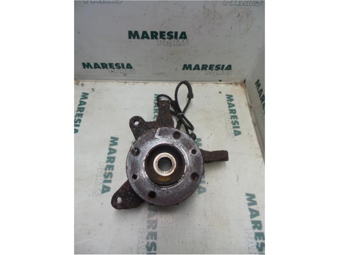 Renault - Megane - Knuckle, front left