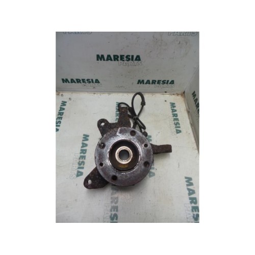 Renault - Megane - Fusee links-voor