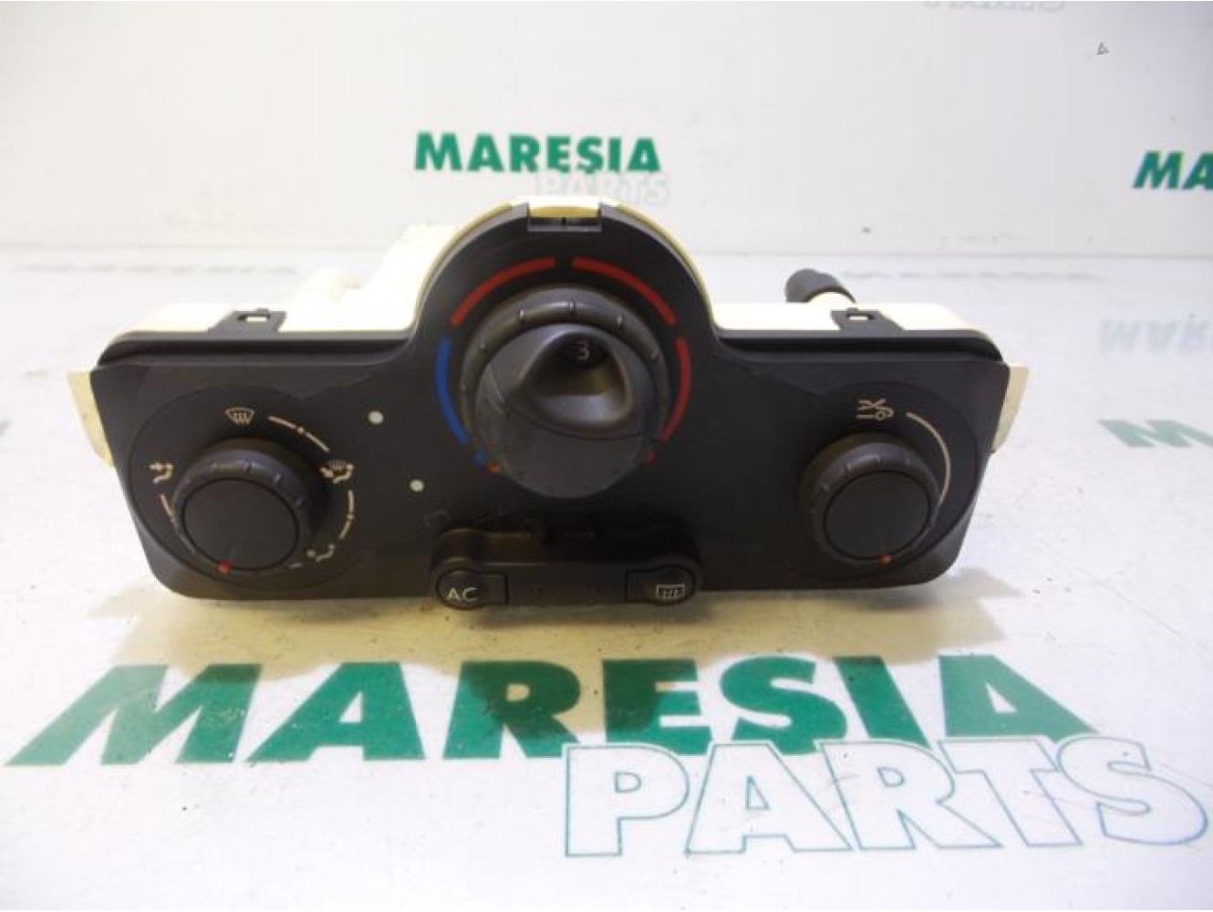 Renault - Clio - Panneau de commandes chauffage
