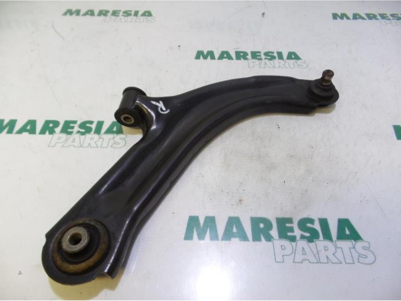 Renault - Clio - Front lower wishbone, right