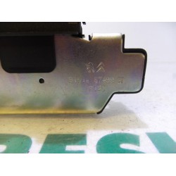 Peugeot - 208 - Tailgate lock mechanism