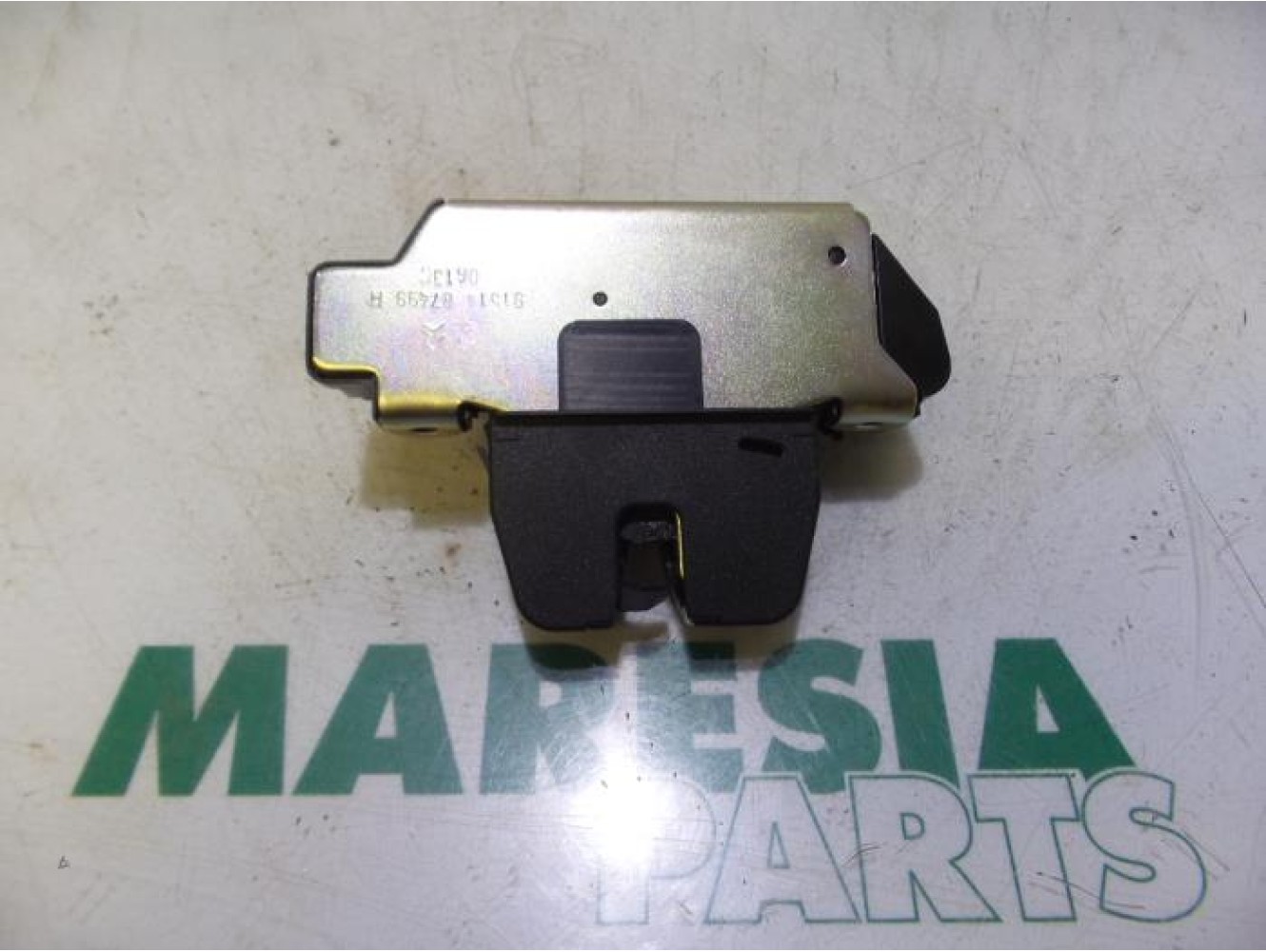 Peugeot - 208 - Tailgate lock mechanism