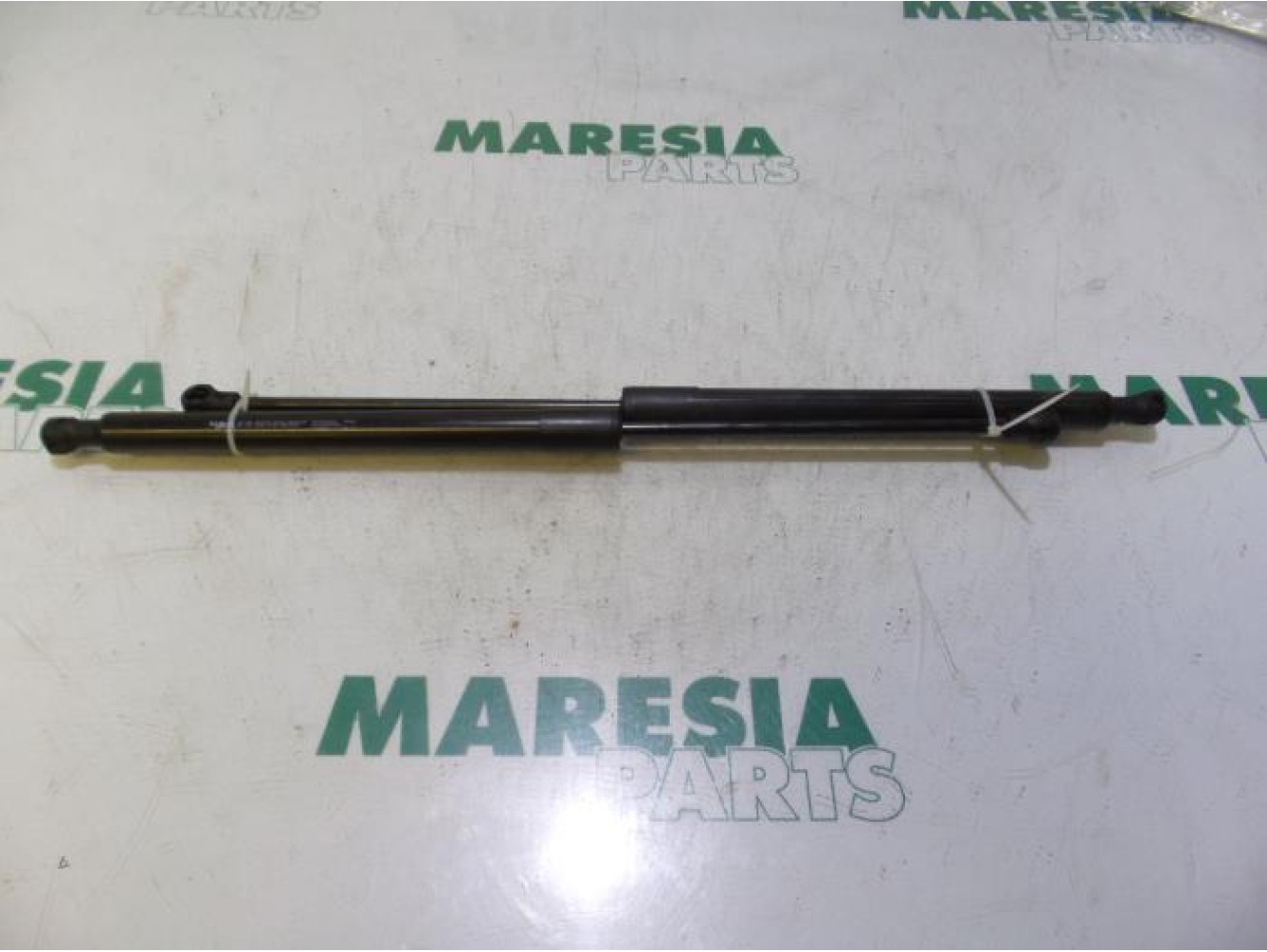 Peugeot - 208 - Set of tailgate gas struts