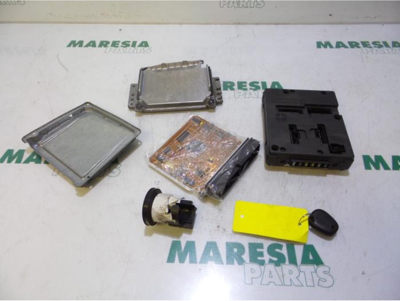 Renault - Megane Scenic - Engine management computer