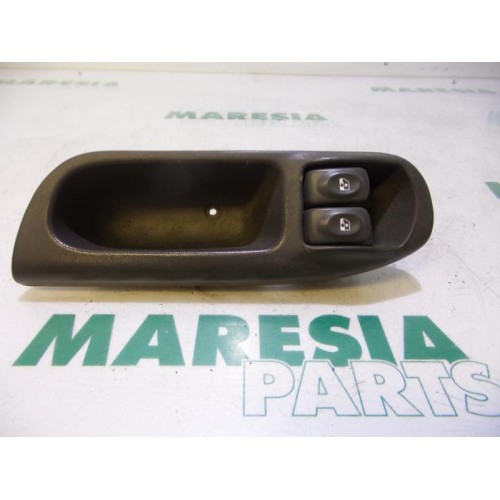 Renault - Megane Scenic - Multi-functional window switch