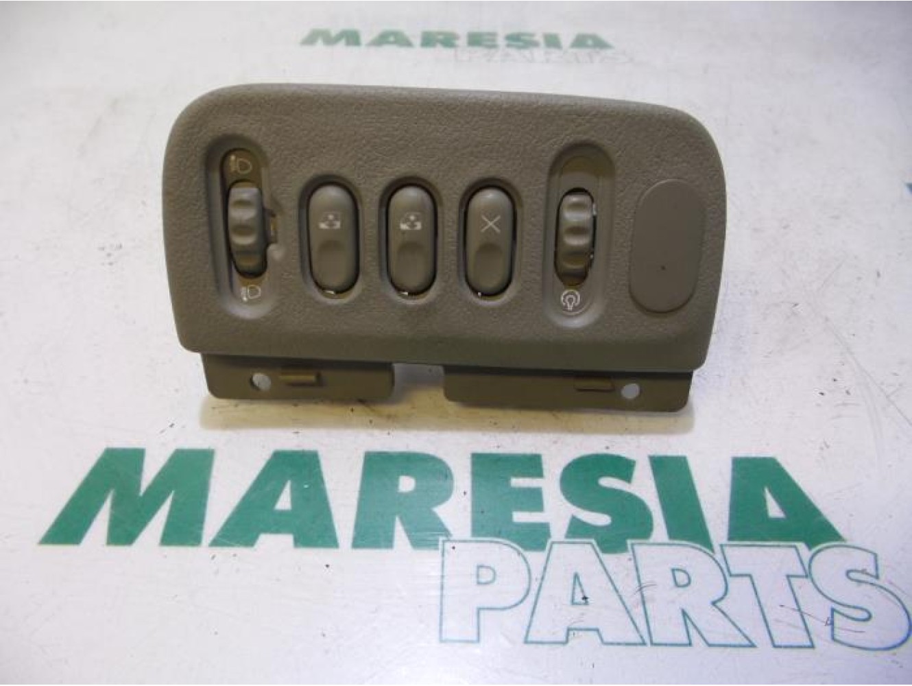 Renault - Megane Scenic - Multi-functional window switch