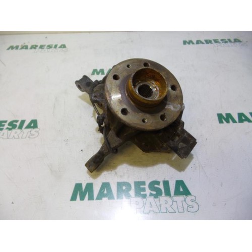 Renault - Megane Scenic - Knuckle, front right