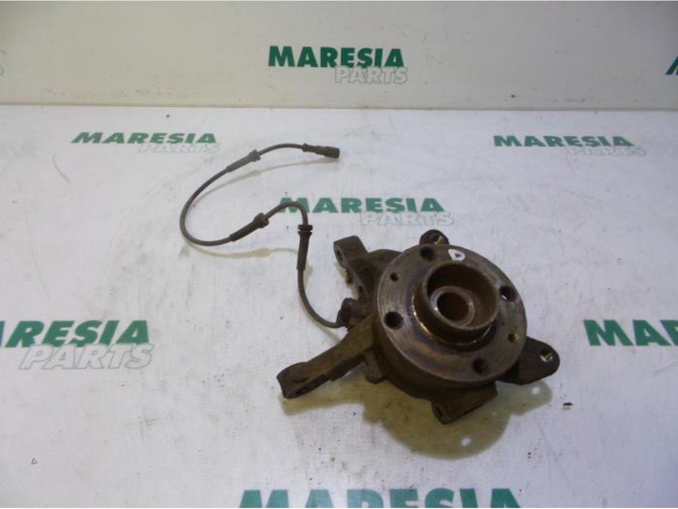 Renault - Megane Scenic - Knuckle, front right