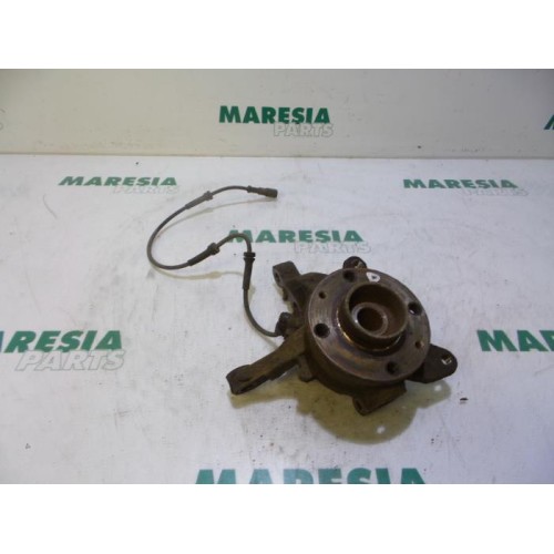 Renault - Megane Scenic - Knuckle, front right