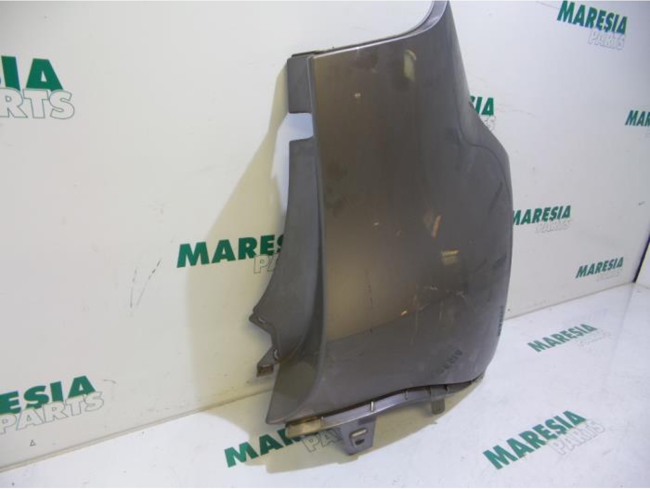 Renault - Megane Scenic - Rear bumper component, right