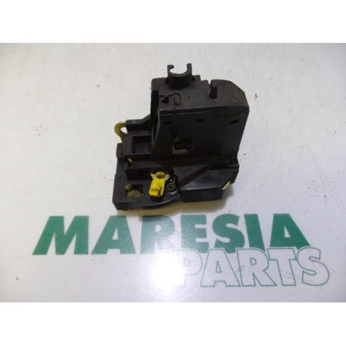Renault - Megane Scenic - Rear door lock mechanism 4-door, left