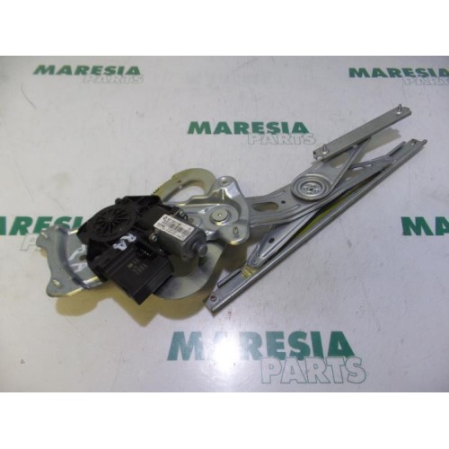 Renault - Megane Scenic - Rear door window mechanism 4-door, right