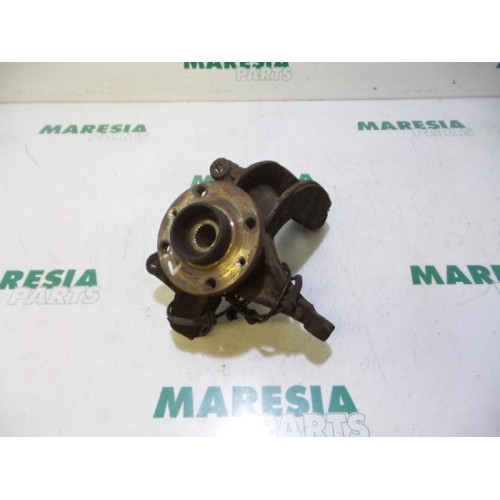 Renault - Megane - Fusee links-voor