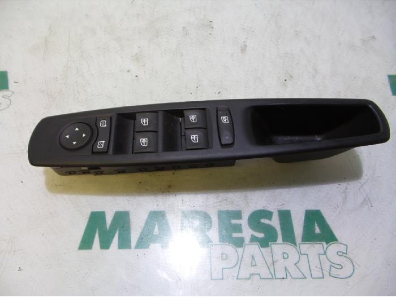 Renault - Megane Scenic - Multi-functional window switch
