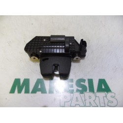Peugeot - 208 - Tailgate lock mechanism