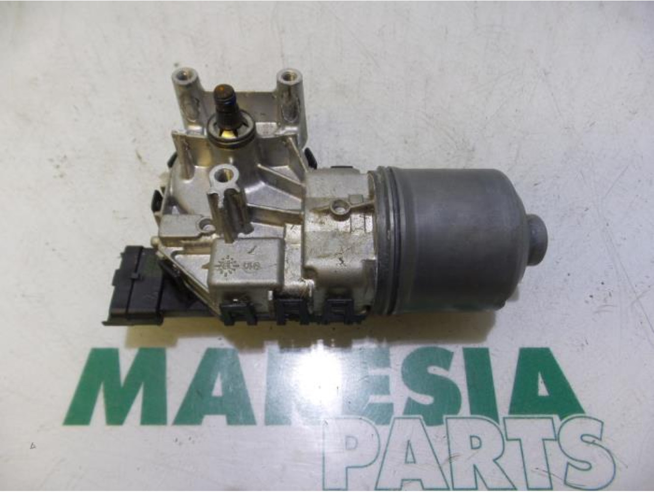 Peugeot - 208 - Front wiper motor