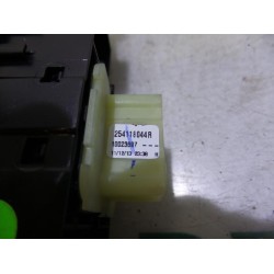 Renault - Clio - Multi-functional window switch