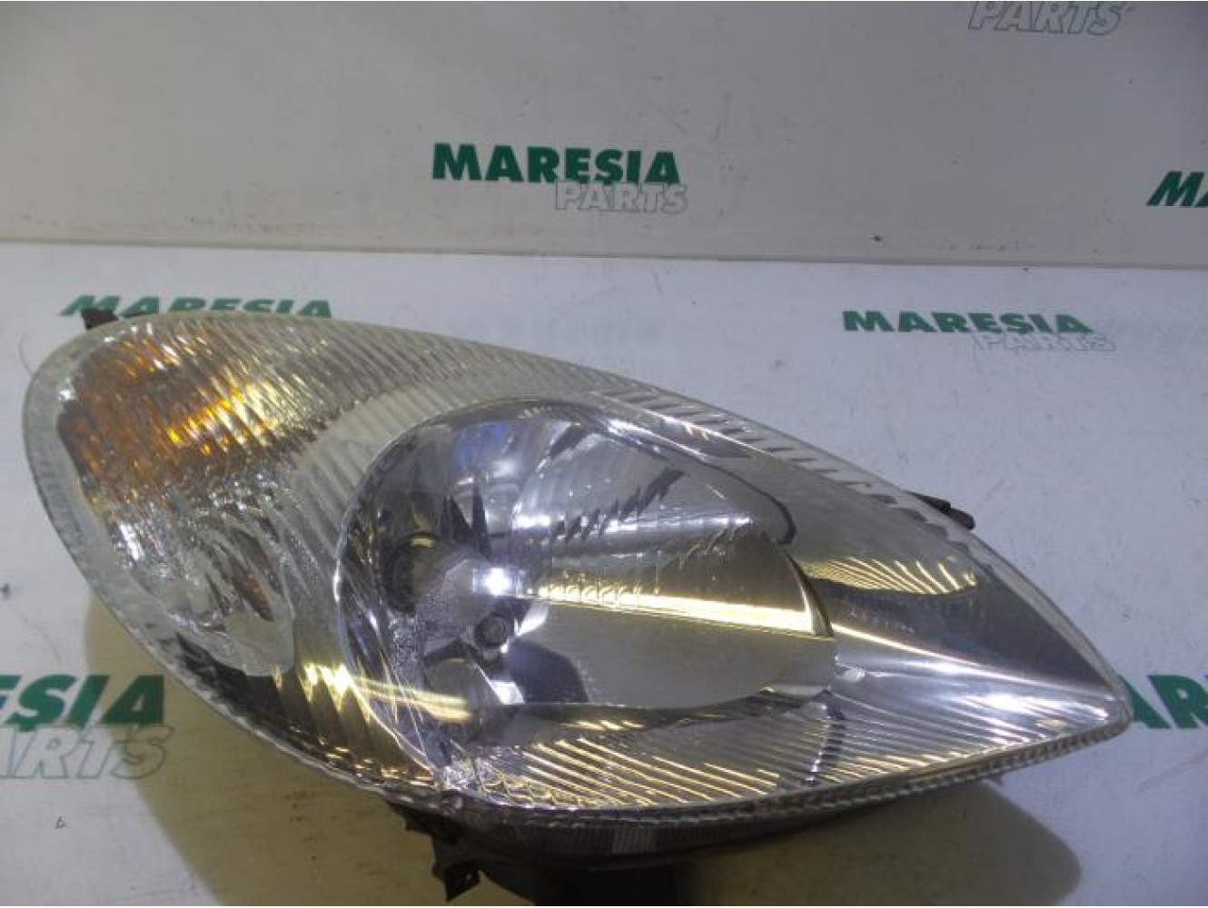 Citroen - Picasso - Headlight, right