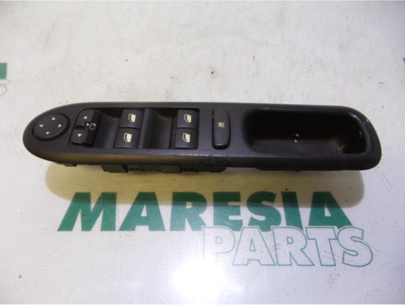 Peugeot - 407 - Multi-functional window switch