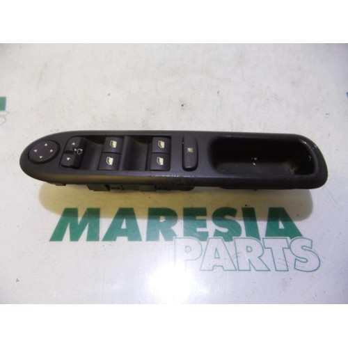 Peugeot - 407 - Multi-functional window switch