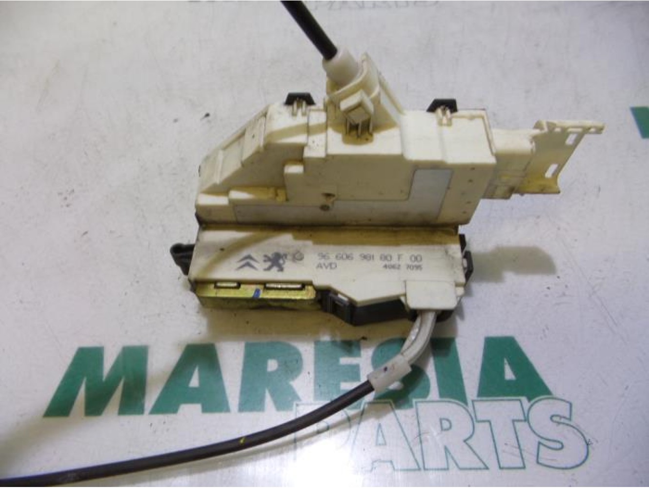 Peugeot - 407 - Front door lock mechanism 4-door, right