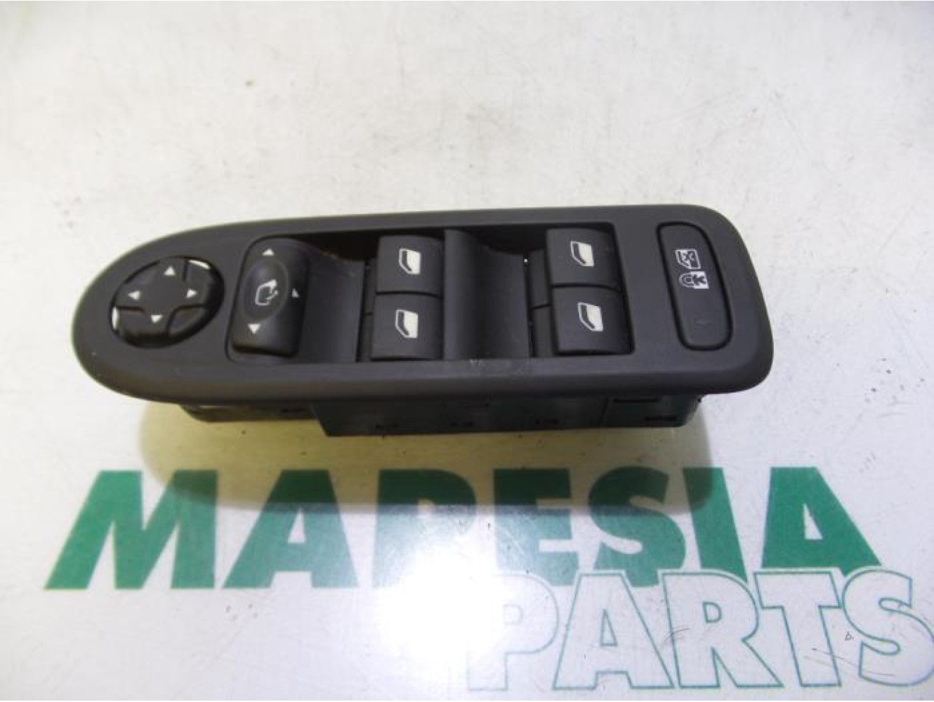 Peugeot - 508 - Multi-functional window switch