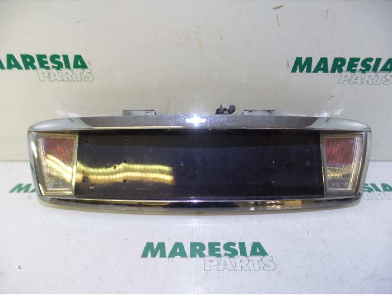 Lancia - Thesis - Reflector tail light garnish panel