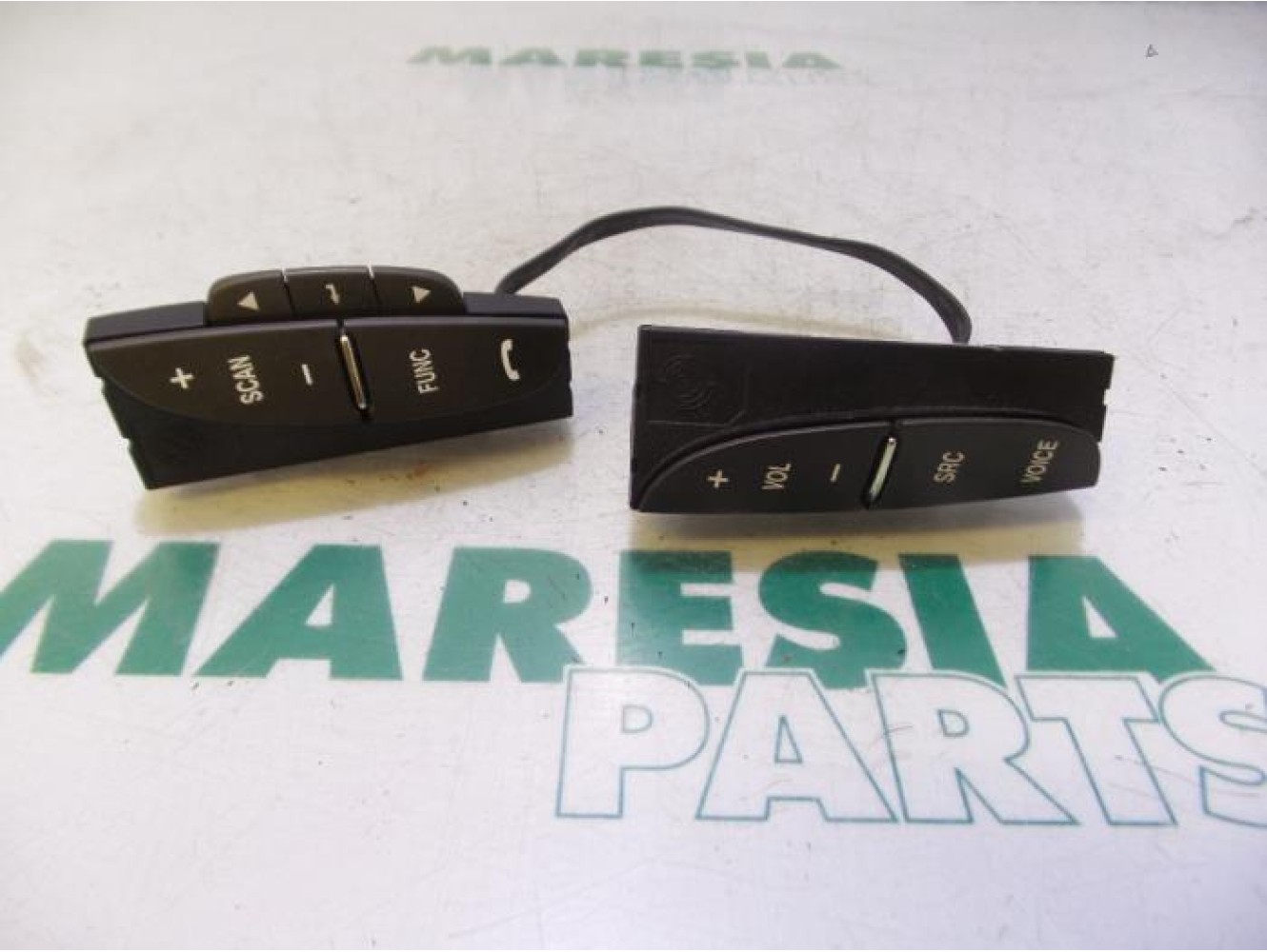 Lancia - Thesis - Steering wheel mounted radio control