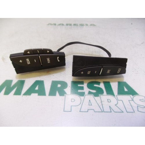 Lancia - Thesis - Steering wheel mounted radio control