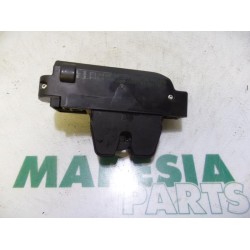 Peugeot - 206 - Tailgate lock mechanism