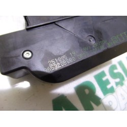 Peugeot - 206 - Tailgate lock mechanism