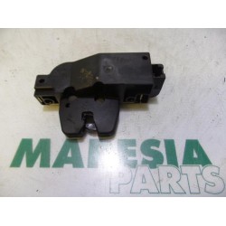 Peugeot - 206 - Tailgate lock mechanism