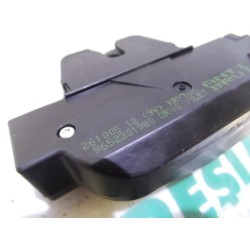 Peugeot - 206 - Tailgate lock mechanism