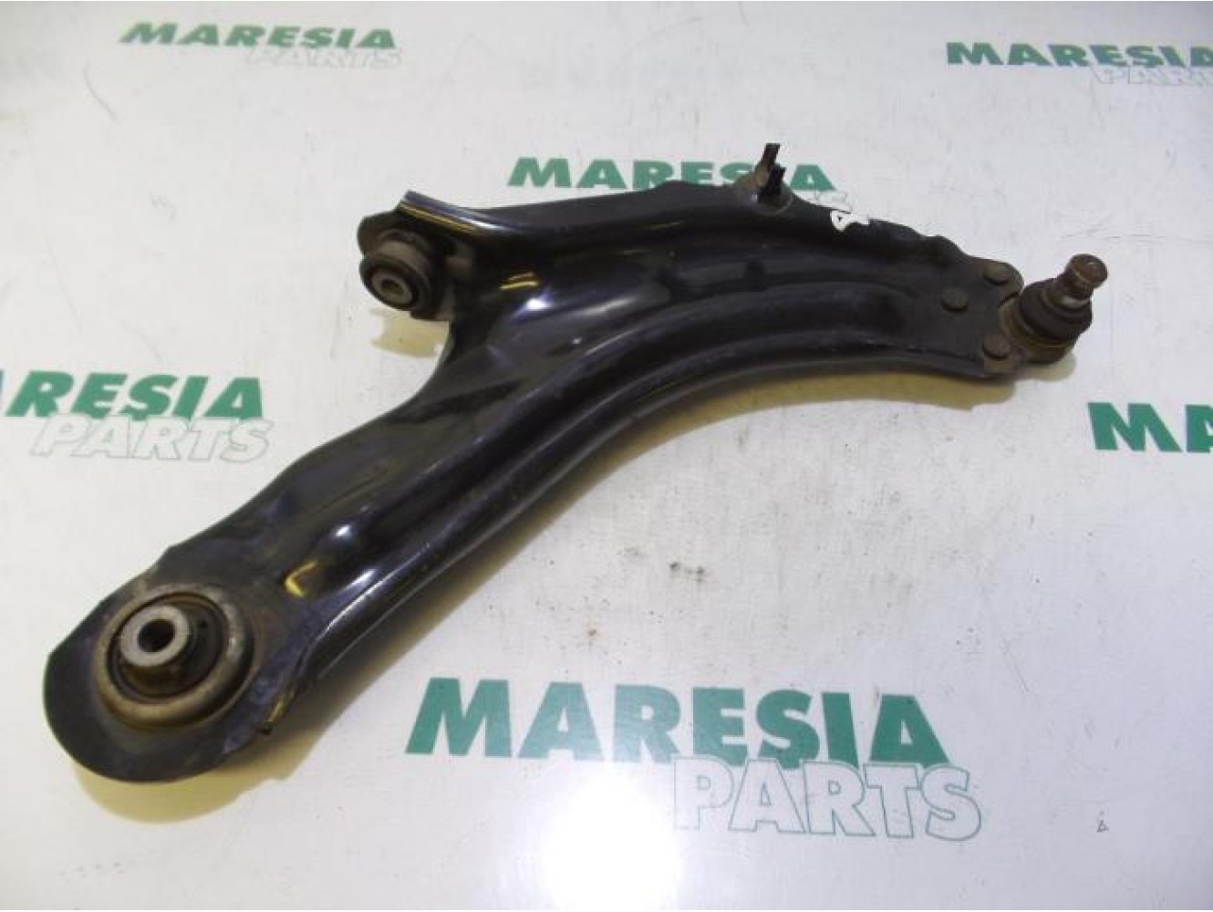 Renault - Kangoo - Front lower wishbone, right