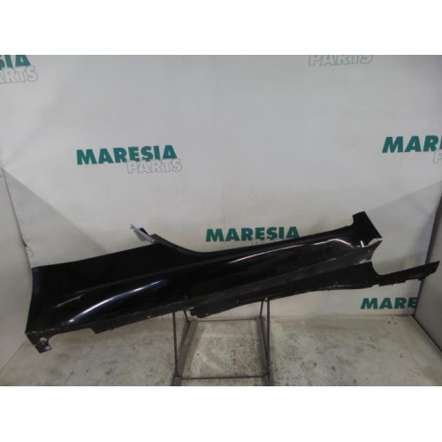 Alfa Romeo - 4C - Side skirt, right