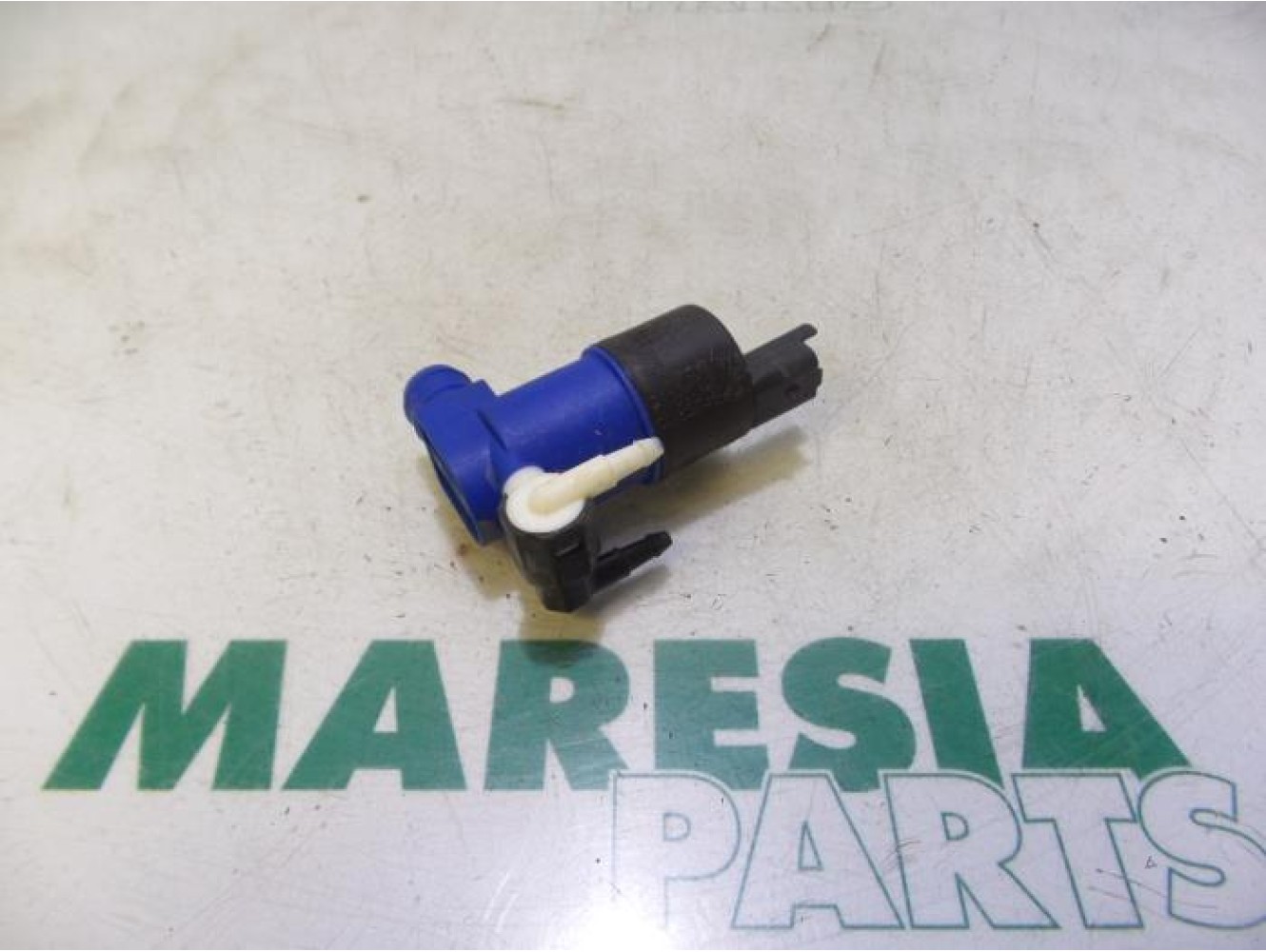 Renault - Captur - Windscreen washer pump