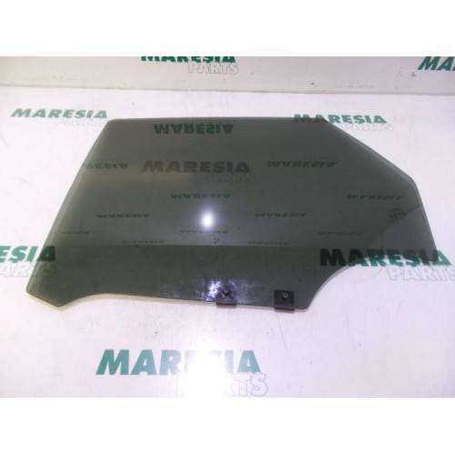 Renault - Captur - Rear door window 4-door, left