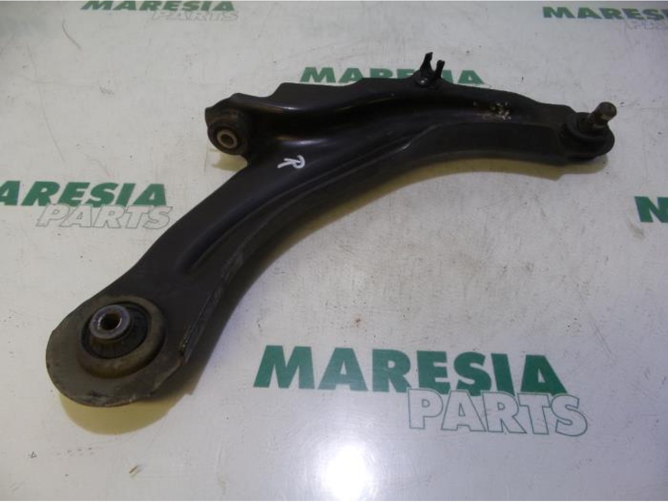 Renault - Megane Scenic - Front lower wishbone, right