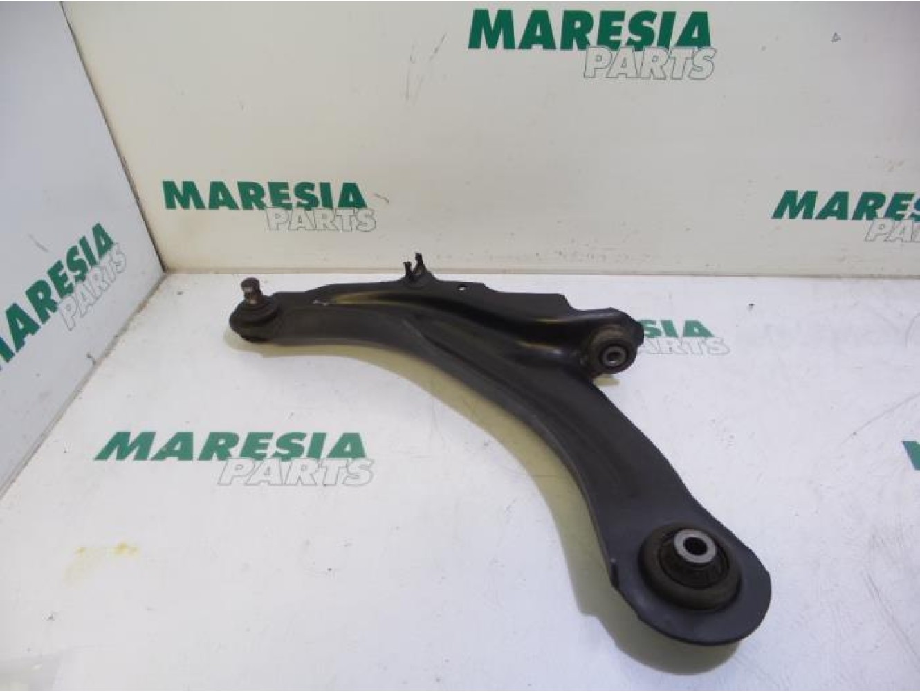 Renault - Megane Scenic - Front lower wishbone, left