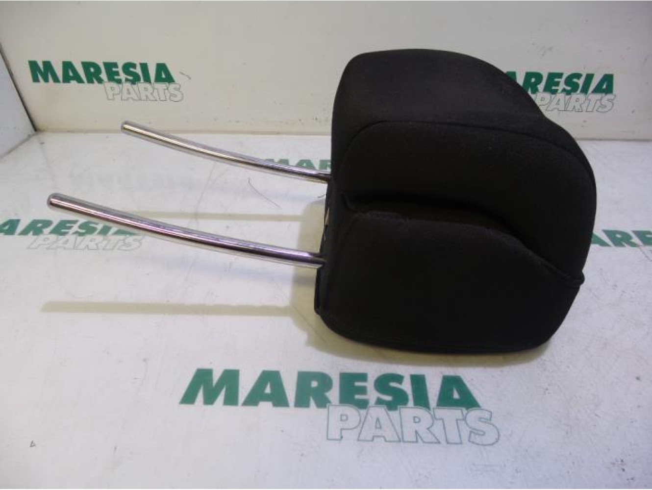 Peugeot - 5008 - Headrest