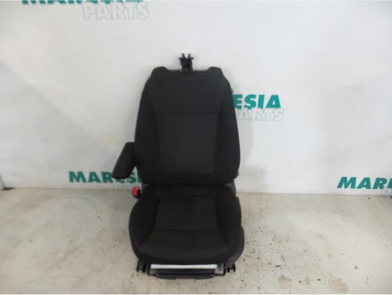 Peugeot - 5008 - Seat, left