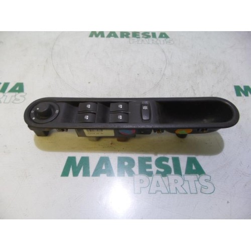 Renault - Espace - Multi-functional window switch