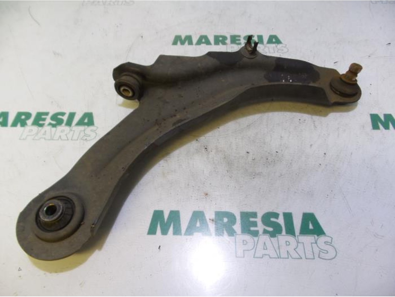 Renault - Megane - Front lower wishbone, right