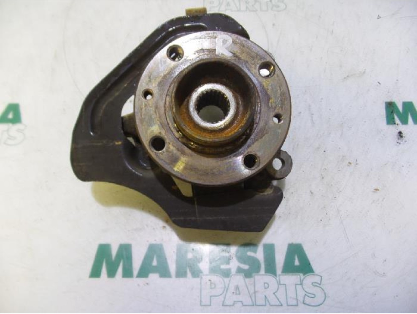 Renault - Clio - Knuckle, front right