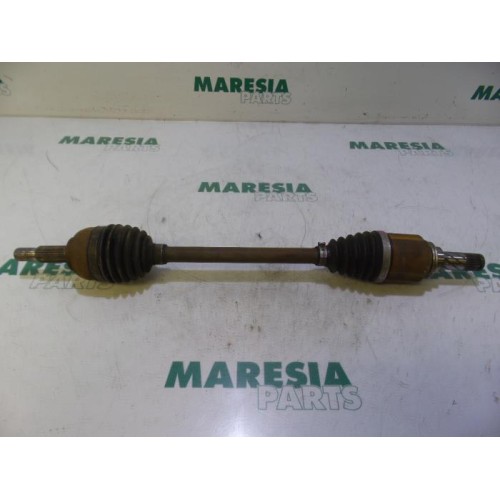 Renault - Clio - Front drive shaft, left