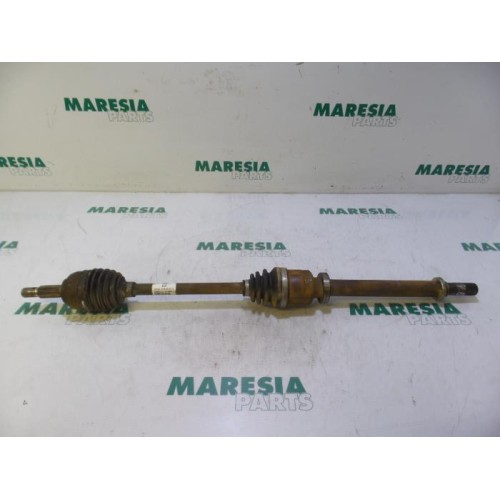 Renault - Clio - Front drive shaft, right