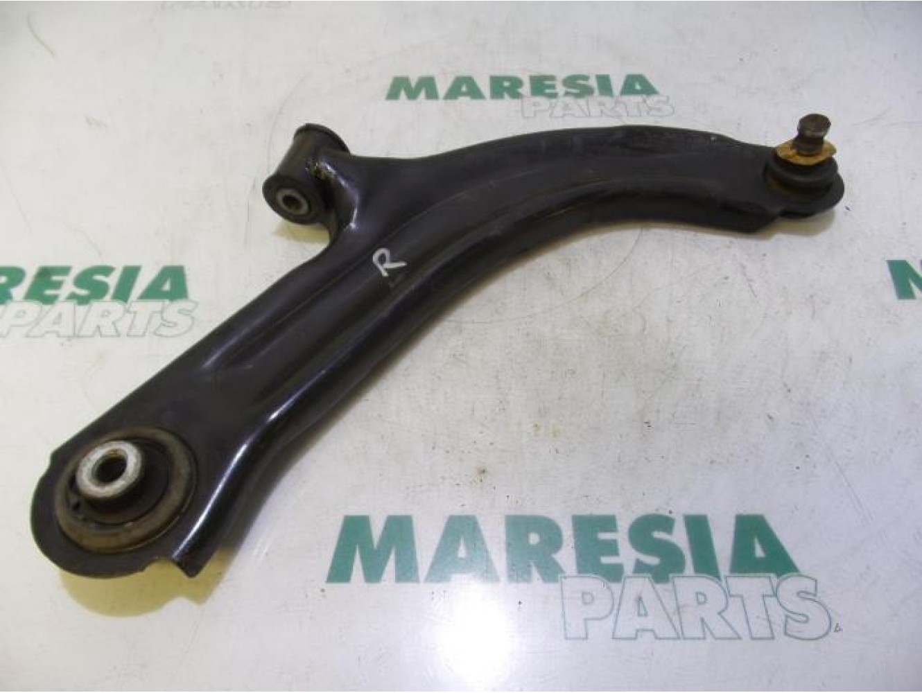 Renault - Clio - Front lower wishbone, right