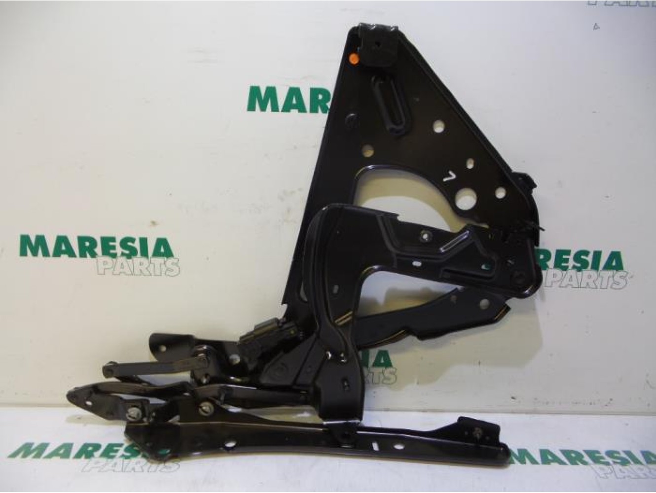 Renault - Megane - Tailgate hinge
