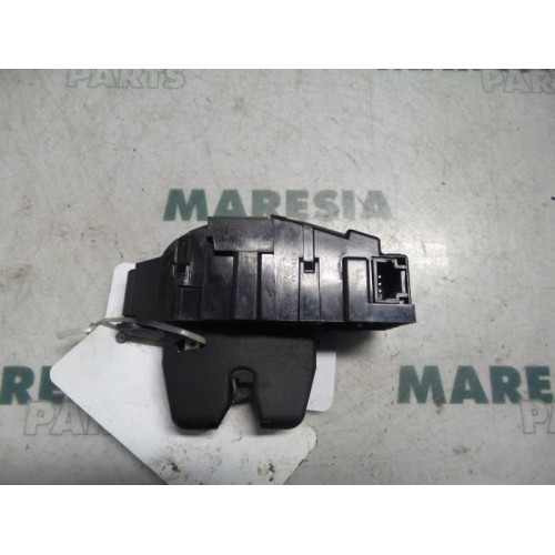 Peugeot - 207 - Tailgate lock mechanism